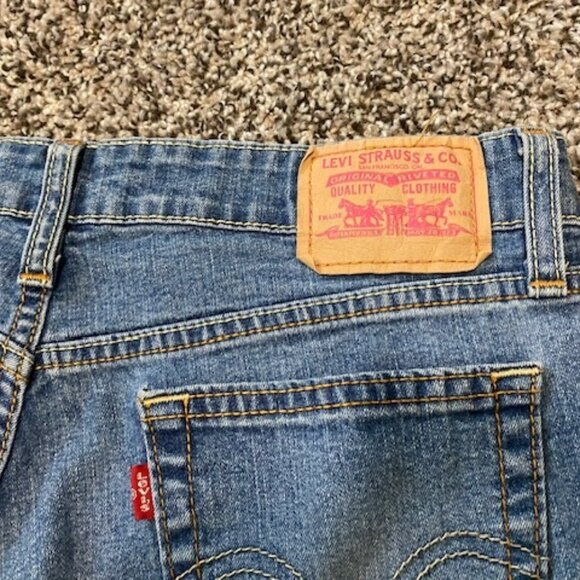LEVIS SuperLow 518 CAPRI crop STRETCH Med Wash DENIM JEANS* 1(run big) so 2 or 4 - Picture 6 of 8